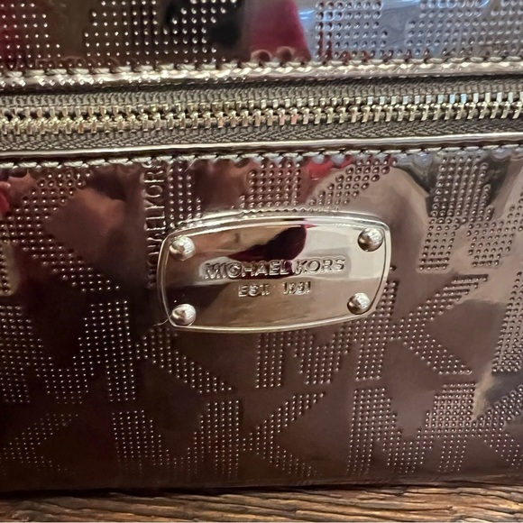 NWOT Michael Kors Metallic Wristlet - Picture 3 of 8